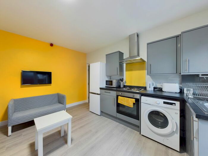 2 Bedroom Flat To Rent In Anlaby Road, Hull, HU3