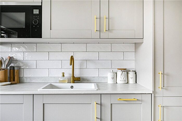 1 Bedroom Flat For Sale In Ferndale Road, Ashford, Surrey, TW15