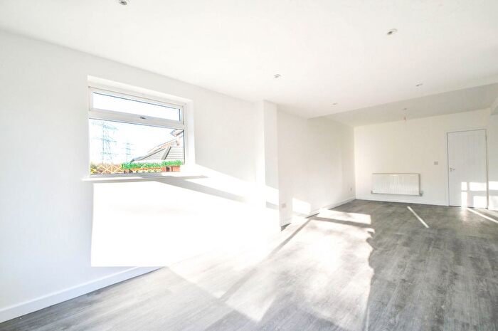 3 Bedroom Town House To Rent In Sutton Drive, Droylsden, Manchester, M43