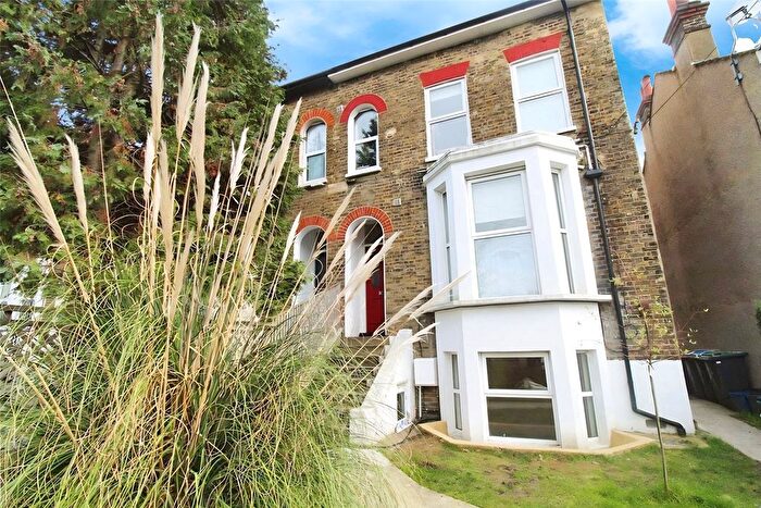 1 Bedroom Flat To Rent In Dagnall Park, South Norwood, Uk, SE25