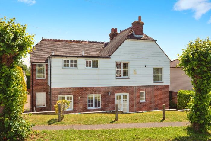4 Bedroom Detached House For Sale In Bellhurst Road, Robertsbridge, East Sussex, TN32