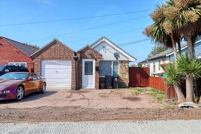 4 Bedroom Bungalow For Sale In Alpha Road, Point Clear, CO16
