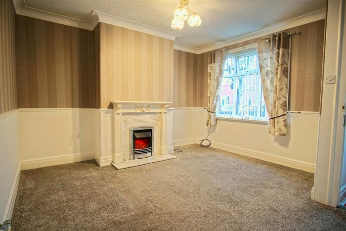2 Bedroom End Of Terrace House To Rent In Murdock Avenue, Ashton-On-Ribble, Preston, PR2
