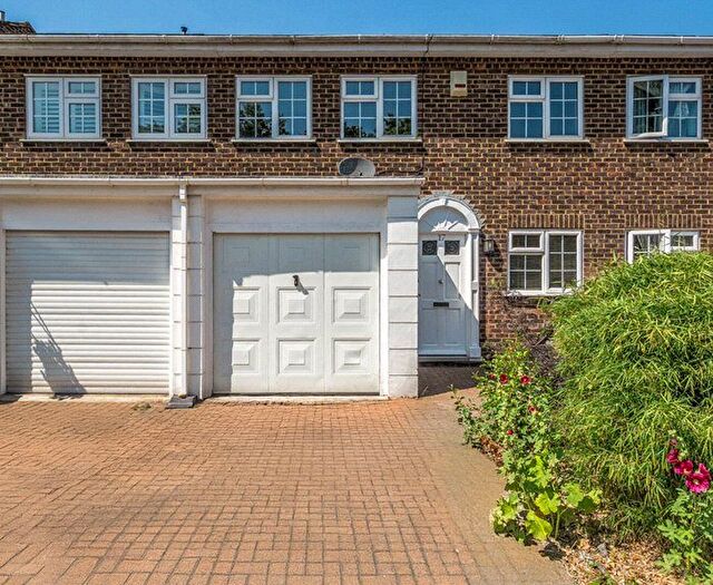3 Bedroom Terraced House For Sale In Caygill Close, Bromley, BR2