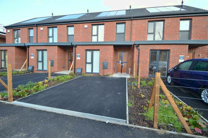 3 Bedroom House To Rent In Woolton Close, Salford, Manchester, M5