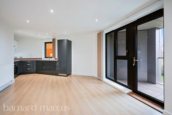 1 Bedroom Flat To Rent In Parade Gardens, London, E4