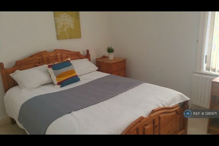 2 Bedroom Terraced House To Rent In Lister Street, Huddersfield, HD5