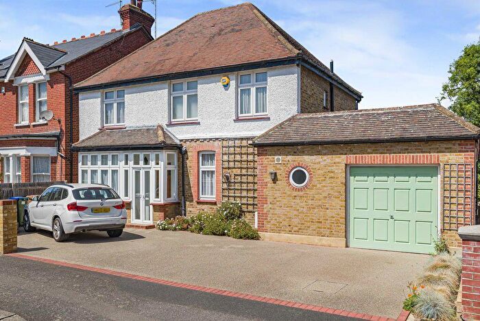3 Bedroom Detached House For Sale In Priestlands Park Road, Sidcup, DA15