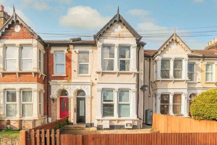 1 Bedroom Flat To Rent In Woodside Green, South Norwood, London, SE25