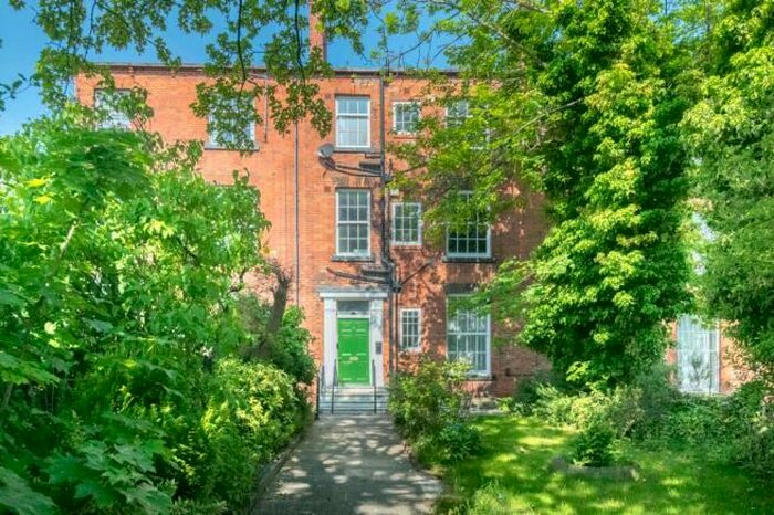 2 Bedroom Flat To Rent In Kingston Terrace, Hyde Park, Leeds, LS2