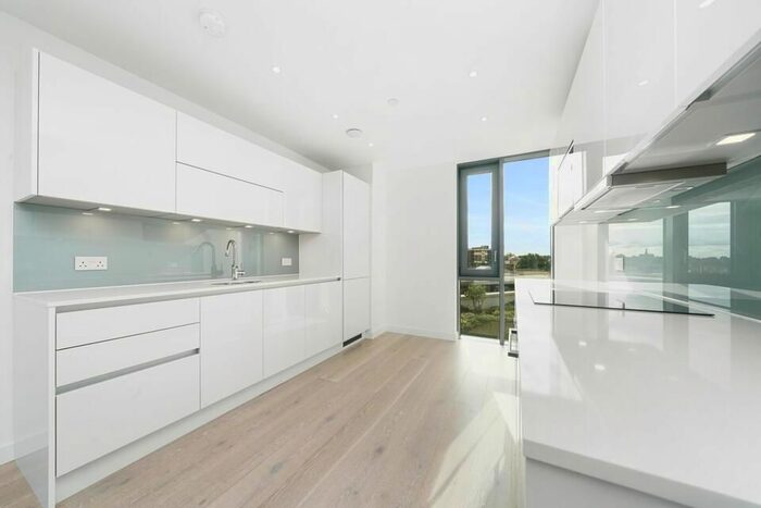 4 Bedroom Flat To Rent In City North Place, London, N4