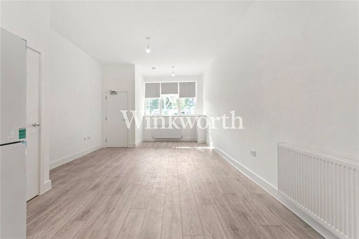 2 Bedroom Apartment To Rent In Wightman Road, London, N4