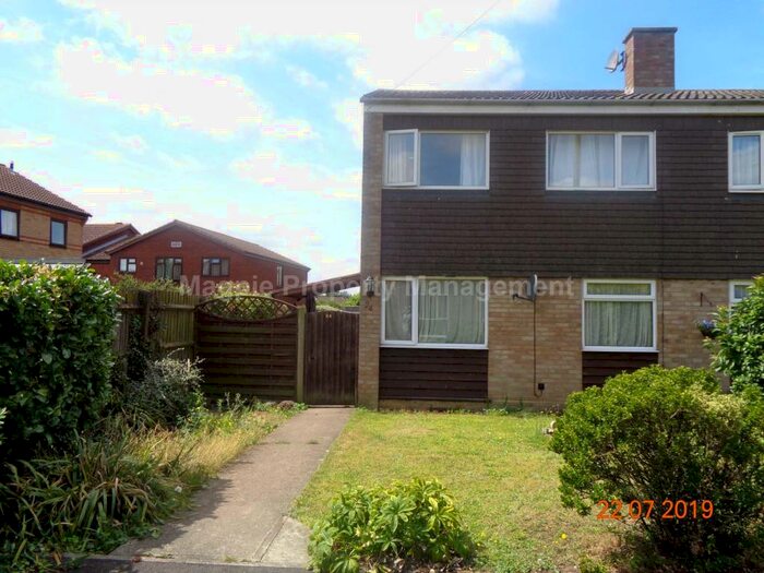 3 Bedroom Semi-Detached House To Rent In Sandy, SG19