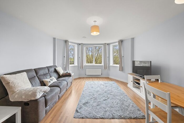 1 Bedroom Flat To Rent In Dock Meadow Reach, Hanwell, W7