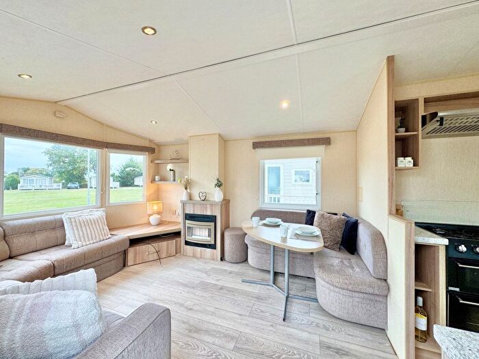 3 Bedroom Park Home For Sale In Colchester Road, St. Osyth, Clacton-On-Sea, CO16