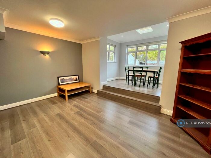 2 Bedroom Maisonette To Rent In The Masons, Gerrards Cross, SL9