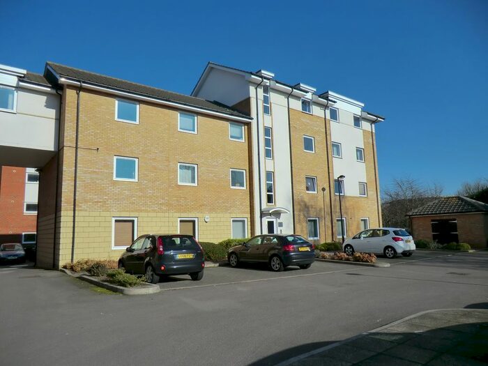 2 Bedroom Flat To Rent In Bakers Close, St Albans, AL1