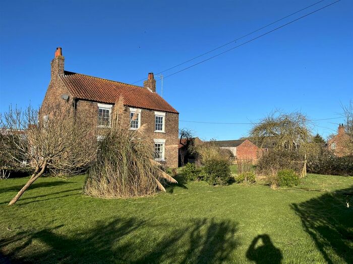 5 Bedroom Property To Rent In Village Farmhouse, Scrayingham, YO41
