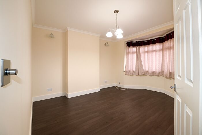 3 Bedroom Semi-Detached Bungalow To Rent In Chestnut Grove, Ilford, IG6