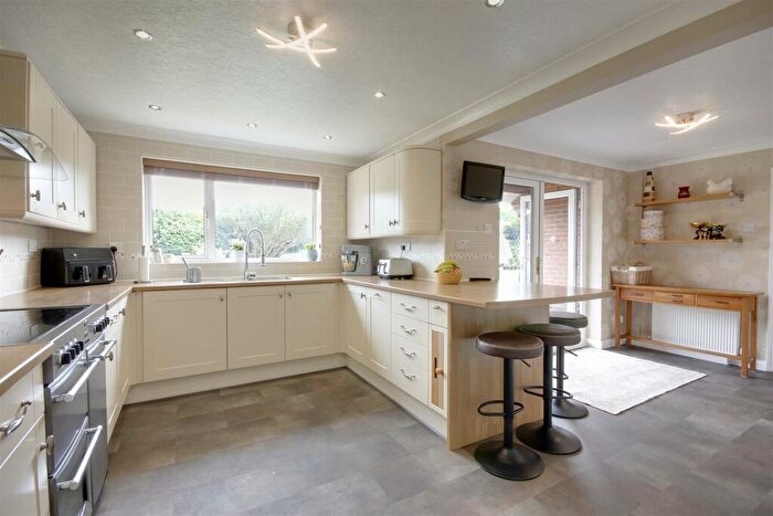 4 Bedroom Detached House For Sale In Briar Close, Newport, HU15
