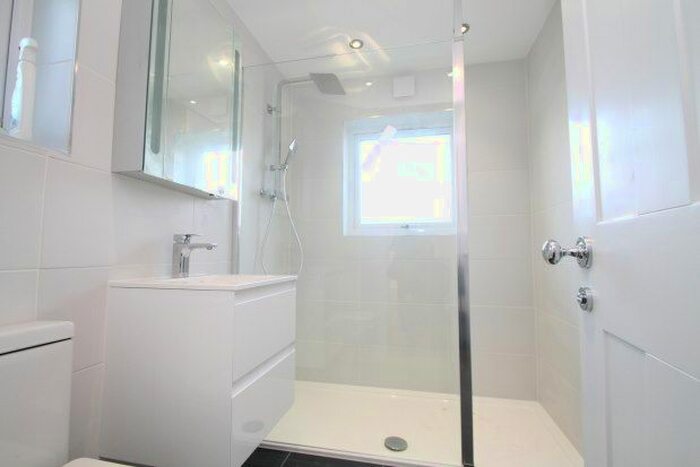 3 Bedroom Flat To Rent In Upland Road, South Croydon, CR2