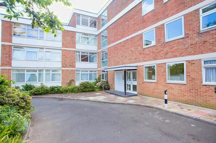 2 Bedroom Flat To Rent In Dumpton Park Drive, Broadstairs, CT10