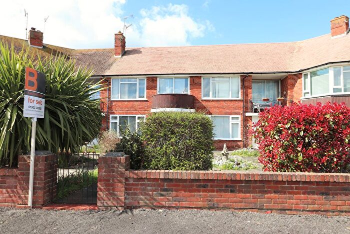 2 Bedroom Flat For Sale In Alinora Crescent, Worthing, BN12