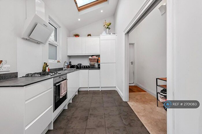 2 Bedroom Flat To Rent In Friary Road, London, SE15