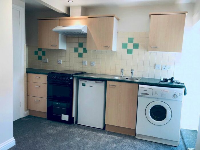 1 Bedroom Flat To Rent In Priory Court, Torquay, Devon, TQ2