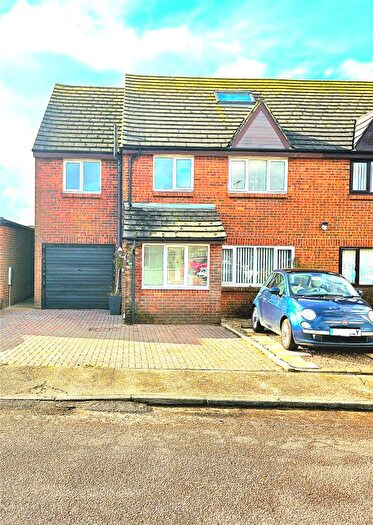 6 Bedroom Semi-Detached House For Sale In Manley Close, Whitfield, Dover, Kent, CT16