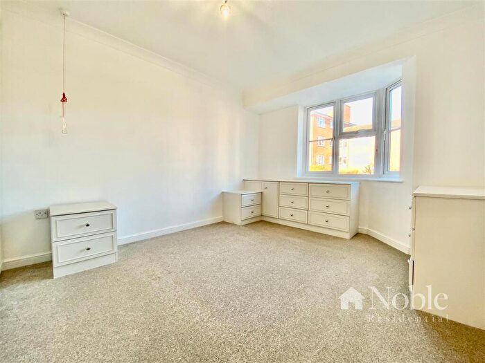 1 Bedroom Retirement Property To Rent In Queenswood House, Eastfield Road, Brentwood, CM14