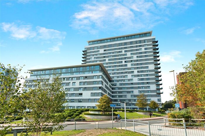 2 Bedroom Flat For Sale In Alencon Link, Basingstoke, Hampshire, RG21