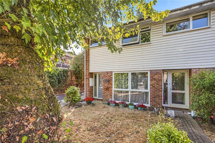 3 Bedroom End Terrace House For Sale In Knaphill, Woking, Surrey, GU21