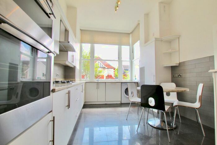 3 Bedroom Apartment To Rent In Flat, Laurel Court, St. Mary's Avenue, London, N3