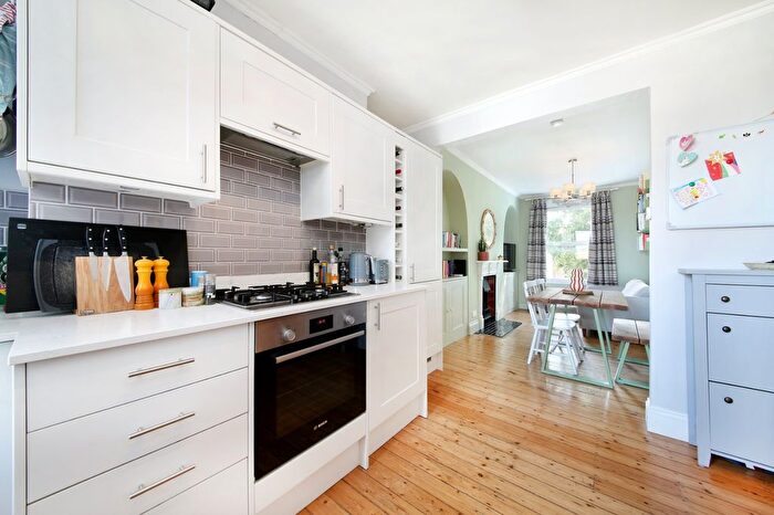 2 Bedroom Flat To Rent In Boutflower Road, Battersea, SW11