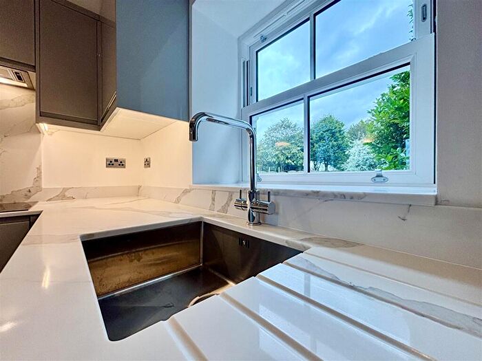 2 Bedroom Terraced House For Sale In School Ridge, Thornton, Bradford, BD13