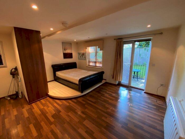 1 Bedroom Flat To Rent In Caroline Place, Bulkington, Bedworth, CV12