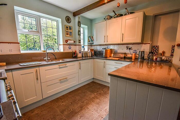 3 Bedroom Detached House For Sale In The Broadway, Dursley, GL11