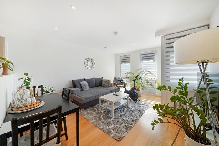 2 Bedroom Flat To Rent In Holman Drive, Southall, UB2