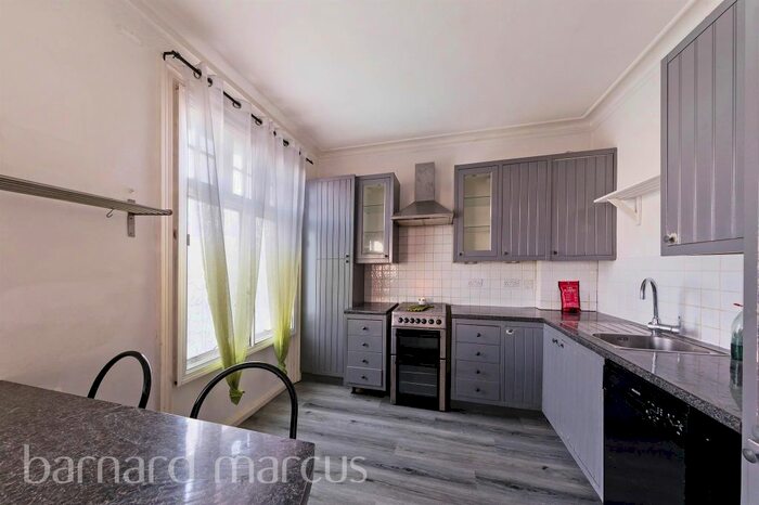 2 Bedroom Flat To Rent In Brambledown Road, Sanderstead, South Croydon, CR2