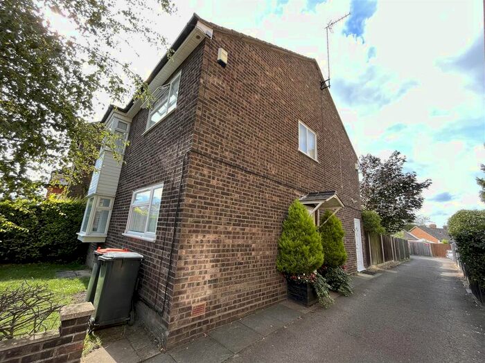 2 Bedroom Flat To Rent In Great Northern Road, Dunstable, LU5