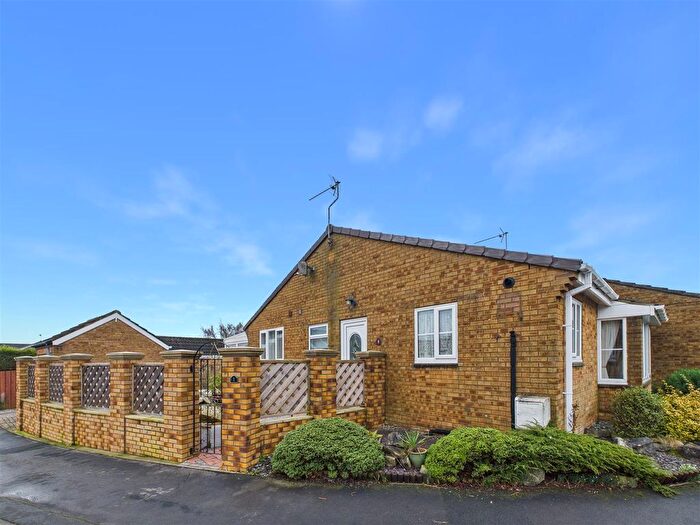 2 Bedroom Semi Detached Bungalow For Sale In Northdale Park, Swanland, HU14