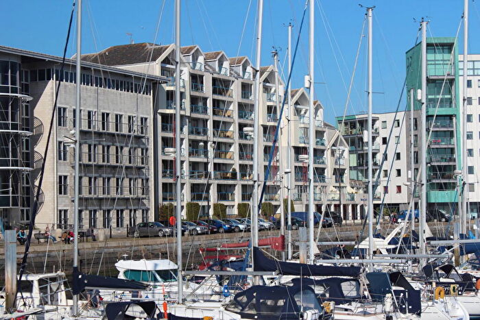 2 Bedroom Flat For Sale In Beaufort House, Mariner's Court, Sutton Harbour, PL4