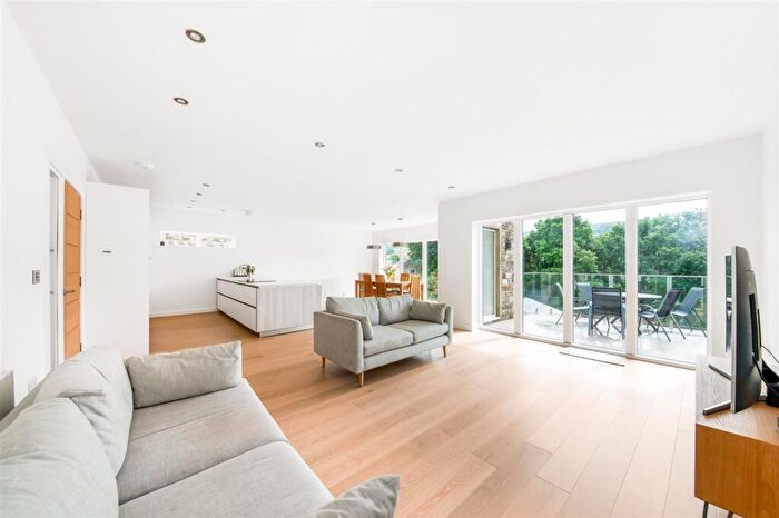5 Bedroom Detached House For Sale In Burnlee Road, Holmfirth, HD9