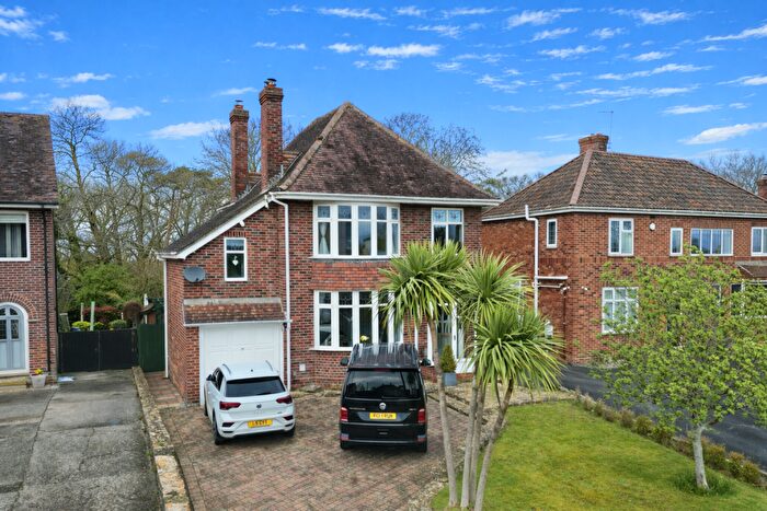 4 Bedroom Detached House For Sale In West Coker Rd, Yeovil, Somerset, BA20