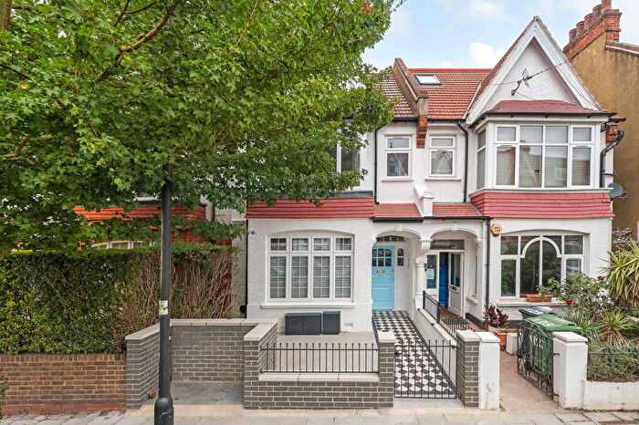 4 Bedroom Flat To Rent In Broxholm Road, SE27
