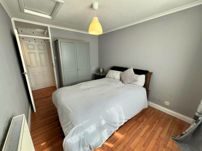 1 Bedroom Flat To Rent In Limes Avenue, Chigwell, IG7