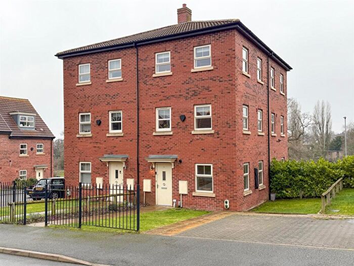 2 Bedroom Town House For Sale In Asket Row, Seacroft, Leeds, West Yorkshire, LS14