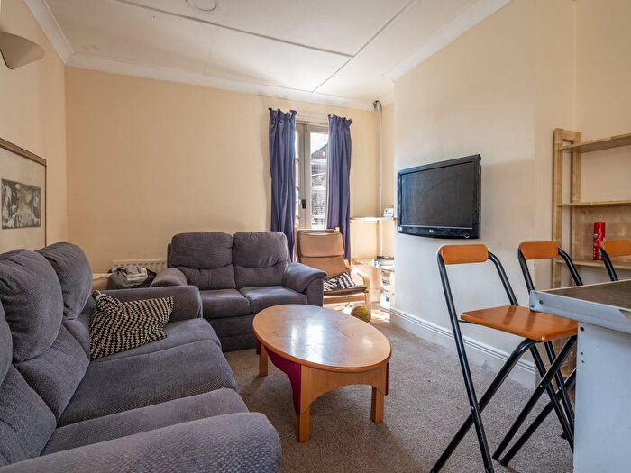 5 Bedroom Maisonette To Rent In Queens Road, Jesmond, Newcastle Upon Tyne, NE2