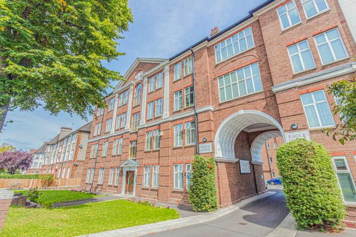 3 Bedroom Flat To Rent In Eagle Lodge, Golders Green, NW11